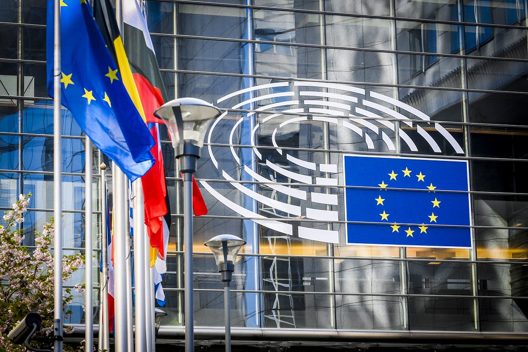 Європарламент ухвалив жорстку доповідь про політику ЄС стосовно Росії. Кулеба оцінив документ позитивно