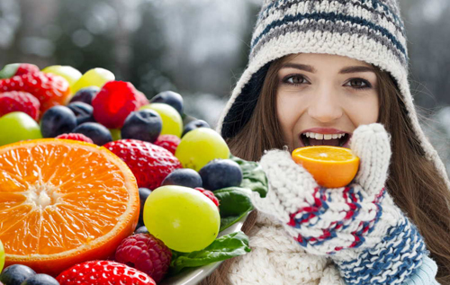 Больше витаминов: какие фрукты и ягоды полезно есть зимой