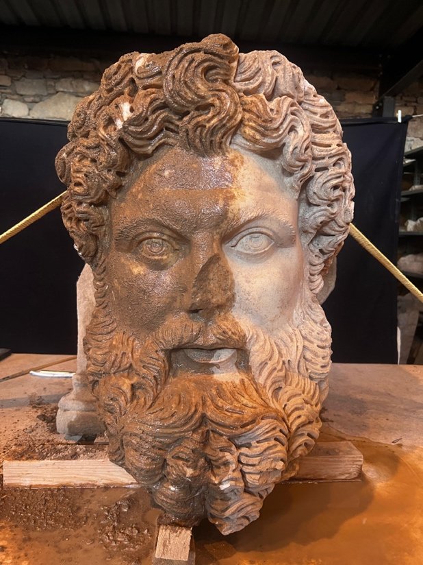У Туреччині знайшли мармурову голову Зевса, якій майже 2000 років