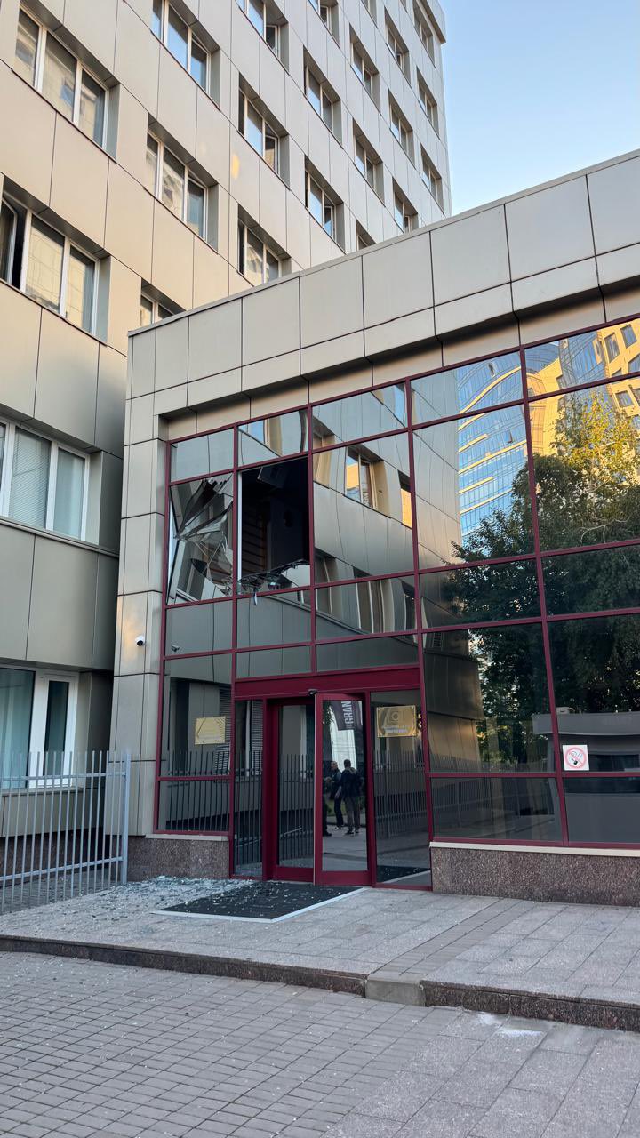 Масований удар Росії по Києву пошкодив будівлю представництва Євросоюзу