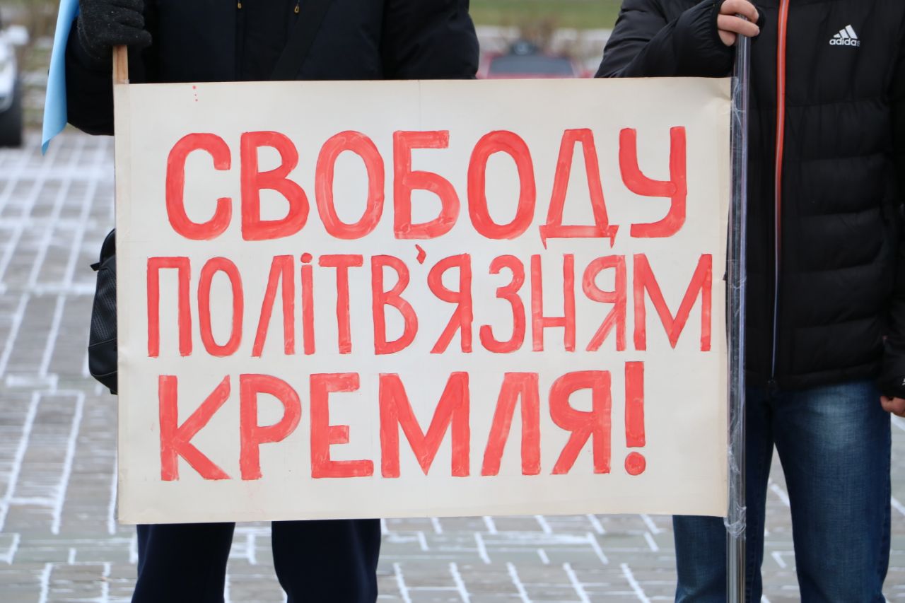 Близько 100 українських політв’язнів залишатимуться за ґратами в РФ на Різдво
