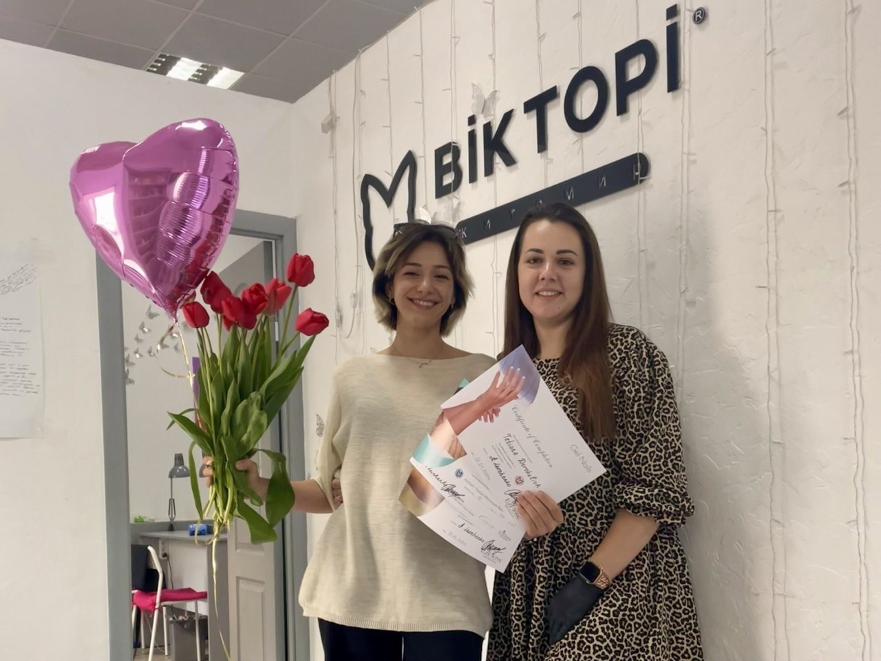 Українська експертка з безпеки манікюру отримала "Знак якості України" за стандарти професійної безпеки майстрів