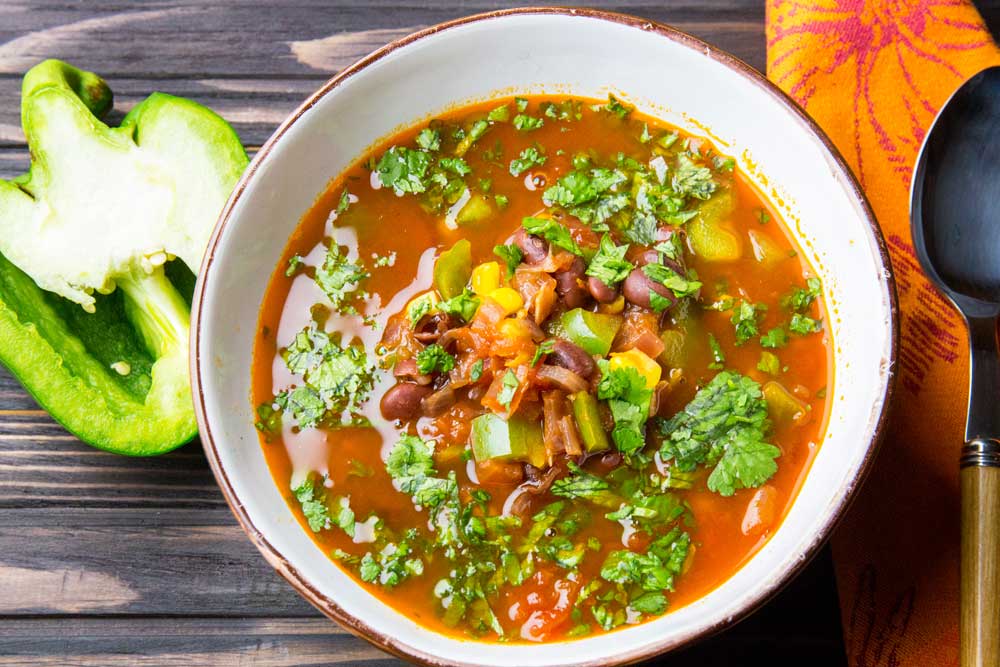 Гострий мексиканський суп з квасолею