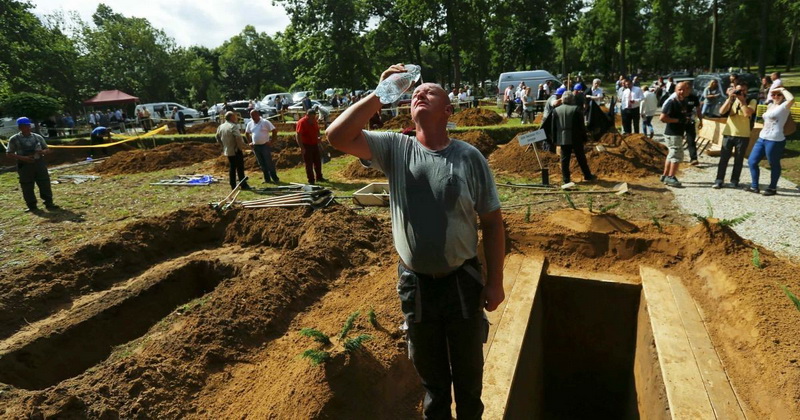 Скоростное копание могил: в сети обсуждают странное "развлекательное мероприятие" в российской глубинке