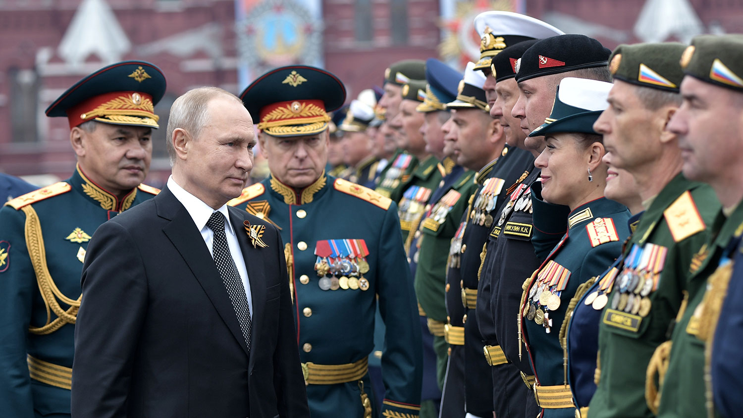 Пока Путин готовится к параду победы, Россия вымирает от коронавируса