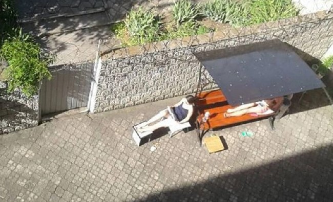 Сбившая насмерть 6 человек Алена Зайцева загорает на солнышке "за решеткой". ФОТО