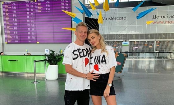 Футболіст збірної України Зінченко зробив пропозицію своїй дівчині на НСК "Олімпійський"