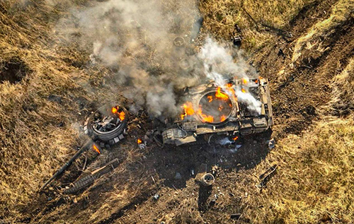 "Танк-сарайчик" на березі озера догорів: на Сіверському напрямку ЗСУ розбили ворожі штурмові колони, – військовий