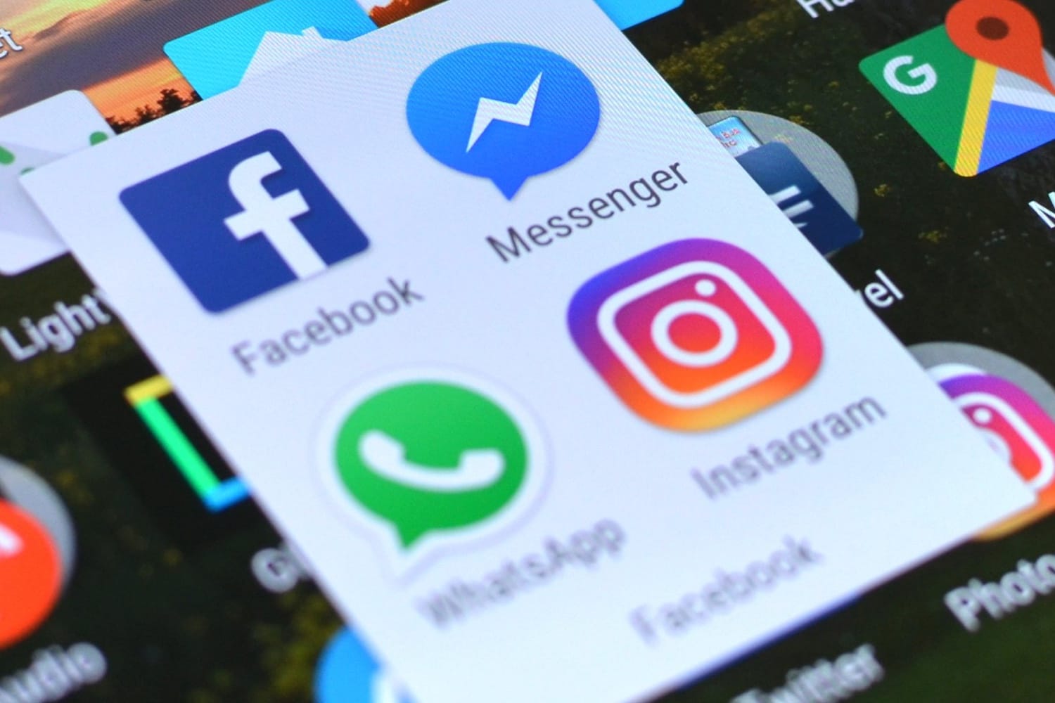 Facebook через суд можуть змусити продати Instagram і WhatsApp