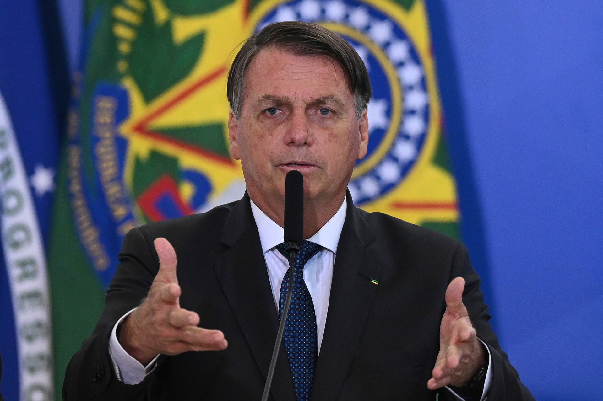 В Сенате Бразилии обвинили Болсонару в девяти преступлениях