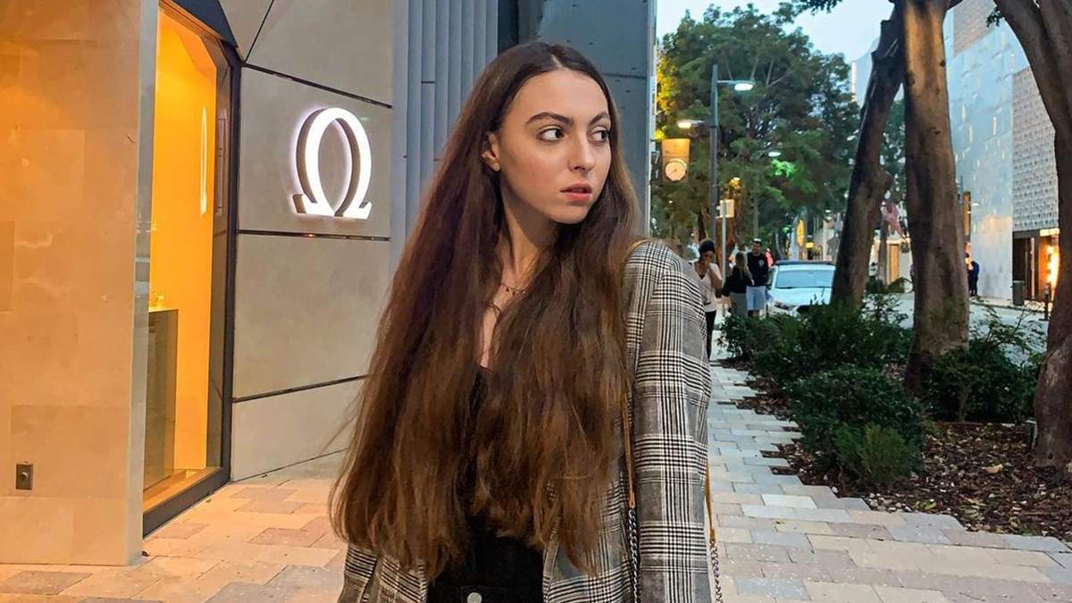 Дочь Поляковой оскандалилась неприличным жестом для "40-летних женщин"