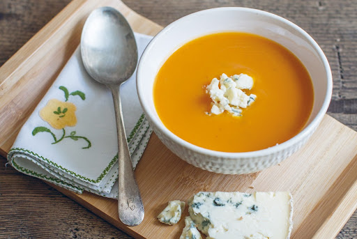 Гарбузовий крем-суп із блакитним сиром: рецепт до Хелловін