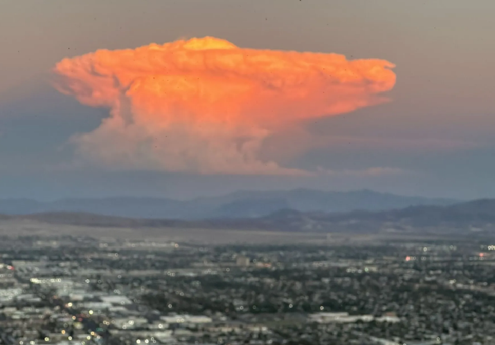 У Лас-Вегасі хмара в вигляді "ядерного гриба" налякала містян. ФОТО