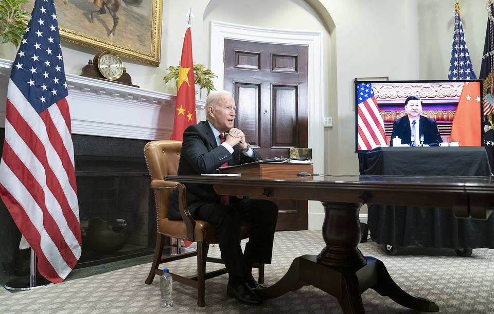 Виртуальный саммит Си Цзиньпина и Джо Байдена обострил напряжение между США и Китаем – The Economist