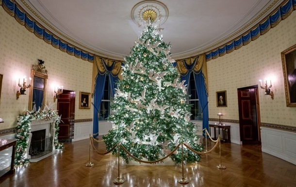 В Белом доме установили 41 рождественскую ель. ФОТО