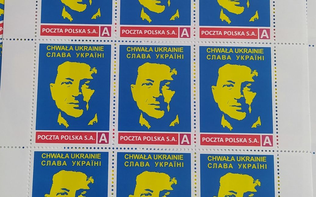 У Польщі випустили поштові марки з Зеленським вартістю 500 злотих одна: їх "розмели" за кілька годин
