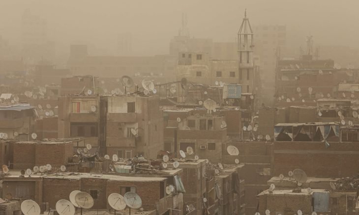Не видно солнца, закрыты порты: Каир накрыла мощная песчаная буря