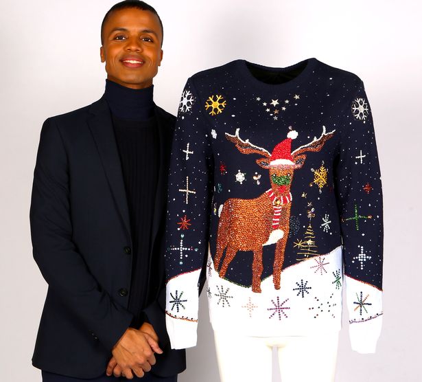 Рождественский свитер продают за миллион гривен: он украшен бриллиантами и золотыми нитями 