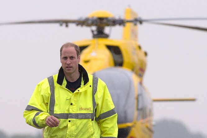Елизавета II призвала принца Уильяма не летать на вертолетах – The Sun
