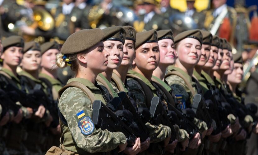 В Украине женщин будут брать на военный учет: в Минобороны объяснили детали