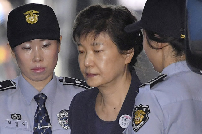 В Южной Корее решили помиловать экс-президента, осужденную за коррупцию на 22 года