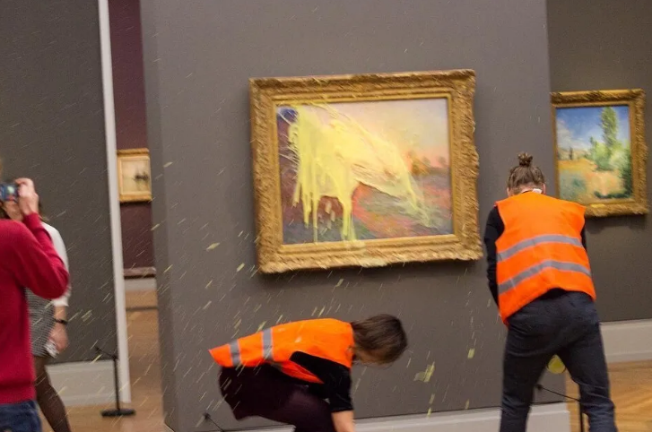 У Німеччині екоактивісти облили картопляним пюре картину Клода Моне за $110 млн
