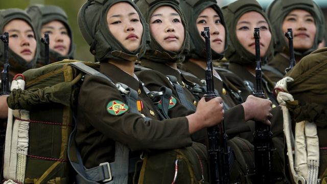 Домогательства и аборты без анестезии: экс-военнослужащая рассказала об издевательствах над женщинами в армии КНДР