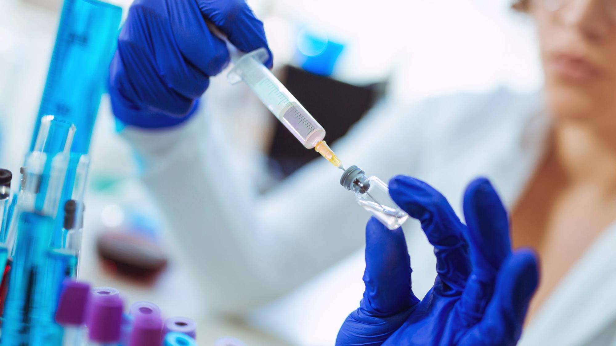 В НАН оцінили безпечність вакцин проти коронавірусу