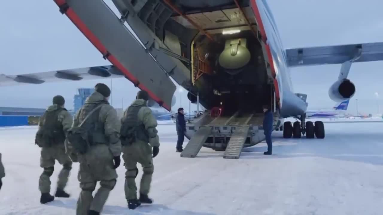 Россия начала переброску воинского контингента в Казахстан