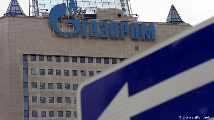Акции "Газпрома" падают: в России крупнейший обвал фондового рынка за год