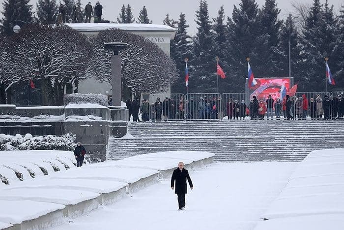Людей не пустили на кладбище: в России разгорелся скандал из-за возложения цветов Путиным