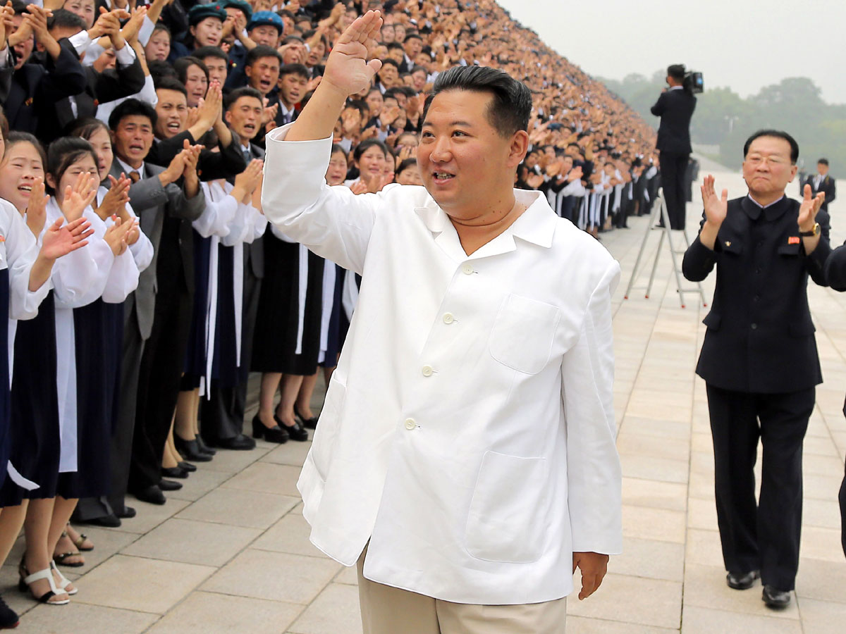 Ким Чен Ын похудел еще сильнее и с трудом передвигается: в КНДР придумали отговорку