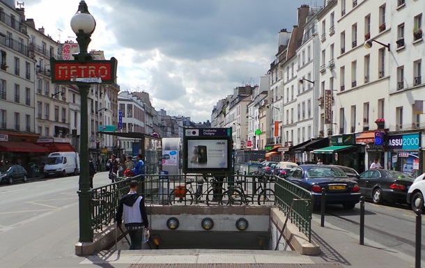 В Париже закрыли станцию метро после обнаружения пробирок с неизвестным "вирусом"