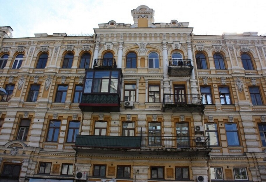 Киевлян будут штрафовать за кондиционеры и утепление балконов: кого коснется