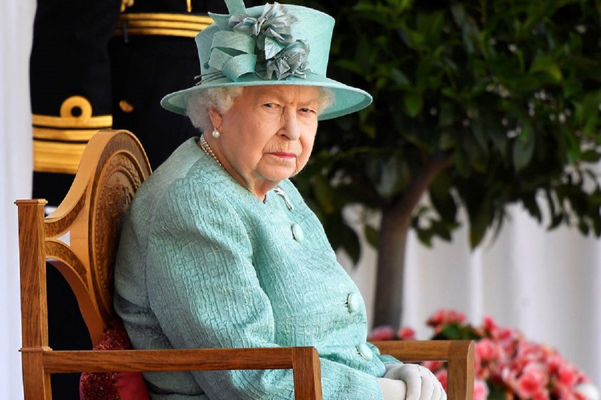 Елизавета II впервые публично признала проблемы со здоровьем: ей трудно двигаться