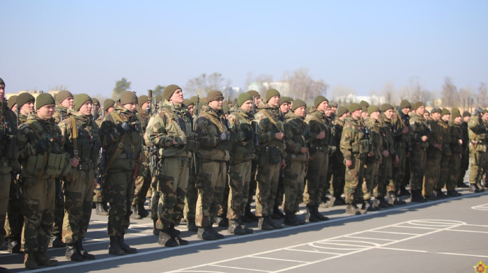 Білорусь повідомила про відведення десанту від українського кордону