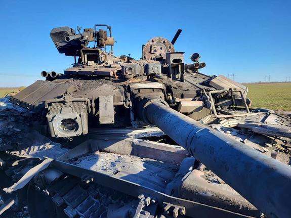 Окупант під Києвом переїхав танком свого командира, звинувативши його у втраті 50% особового складу, – журналіст