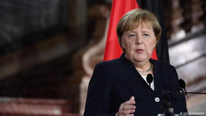 Меркель відповіла на звинувачення Зеленського і запрошення в Бучу