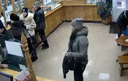 В одной из киевских аптек воровки за считанные минуты совершили две кражи. ВИДЕО