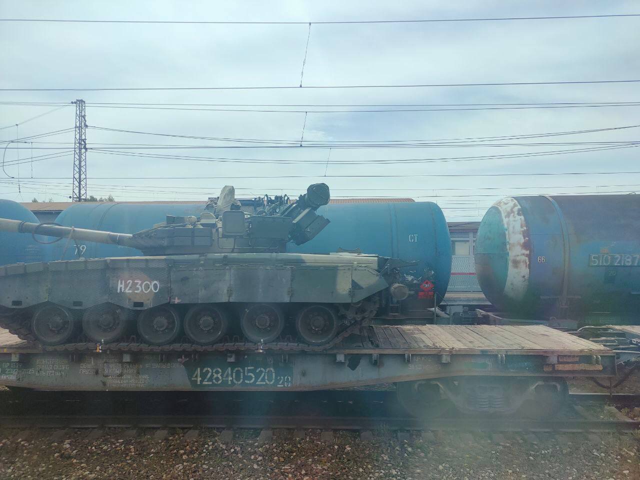Можуть задіяти на півночі України. У Росії помічені ешелони з танками