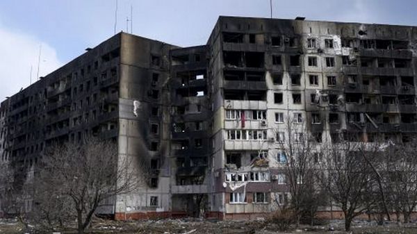 За ніч окупанти нанесли 50 авіаударів по Маріуполю, скидали фосфорні бомби – Азов