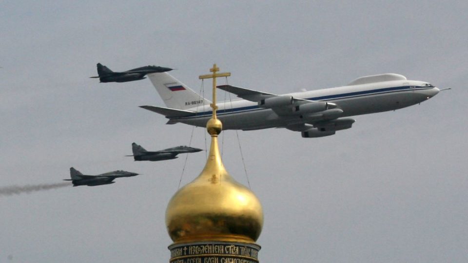 Над Москвою помітили "літак судного дня". ВІДЕО