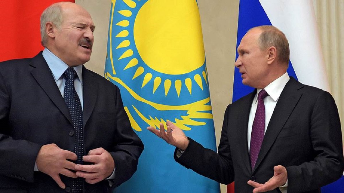 рысы бегут с российского корабля. Есть предпосылки полагать, что Лукашенко соскакивает с военной иглы Путина