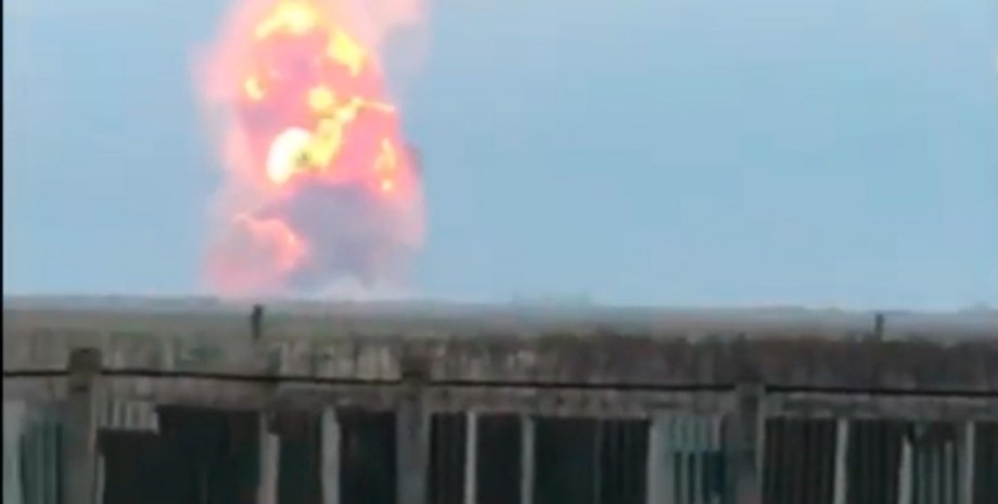 "Спалено трансформатор, підірвано великий склад з БК": Гіркін розлютився через вибухи в Криму