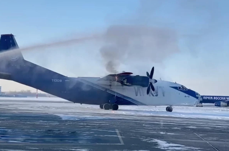 У Росії в аеропорту загорівся військово-транспортний літак АН-12