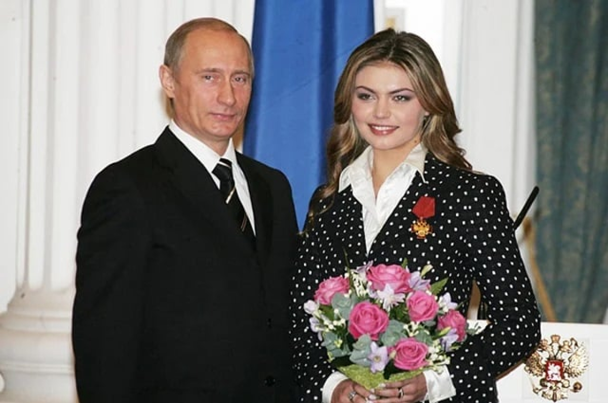 The Mirror: Кабаєва святкує свій 39-й день народження, Путін полетів до неї в Сочі
