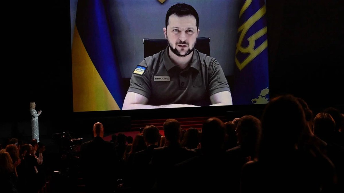 "Диктатор програє": Зеленський виступив на відкритті Каннського кінофестивалю 