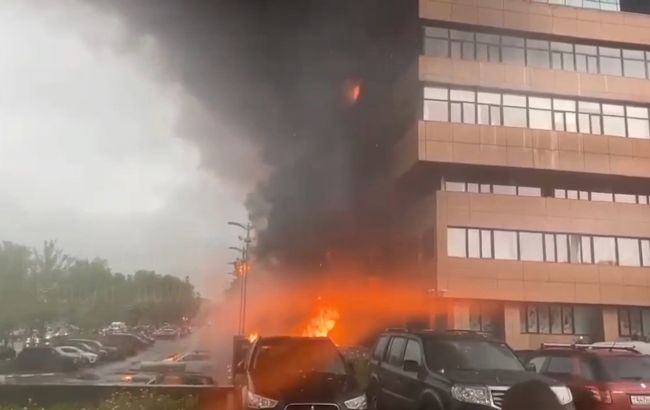 У Москві горить бізнес-центр. Пожежа максимальної складності