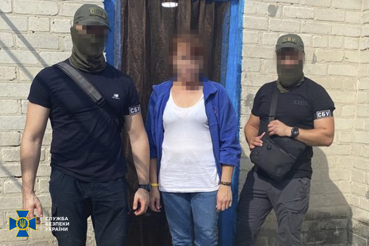 Дружина бійця ЗСУ передавала Росії дані про позиції українських військових на сході