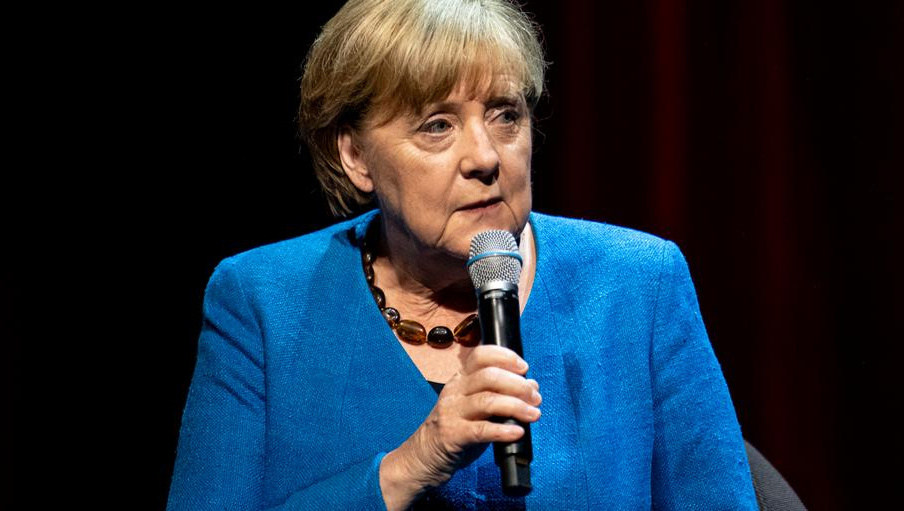 Меркель заявила, що не вважає себе винною у нападі РФ на Україну